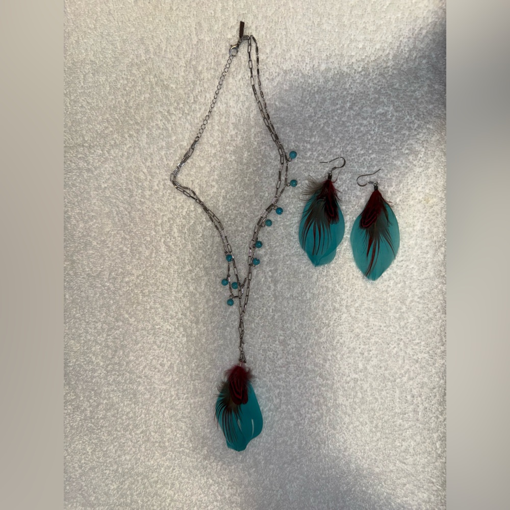 Shyanne Dakota feather necklace